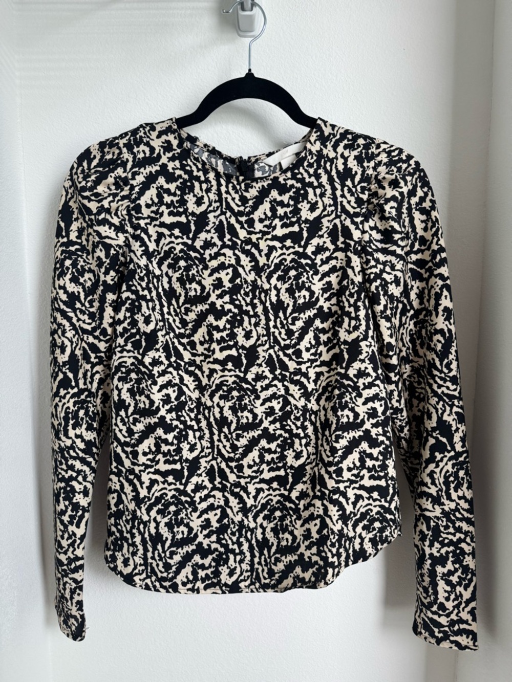 H&M Black and Cream Abstract Print Long Sleeve Top